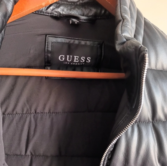 Guess puffer jacket Black only used once - Picture 3 of 3